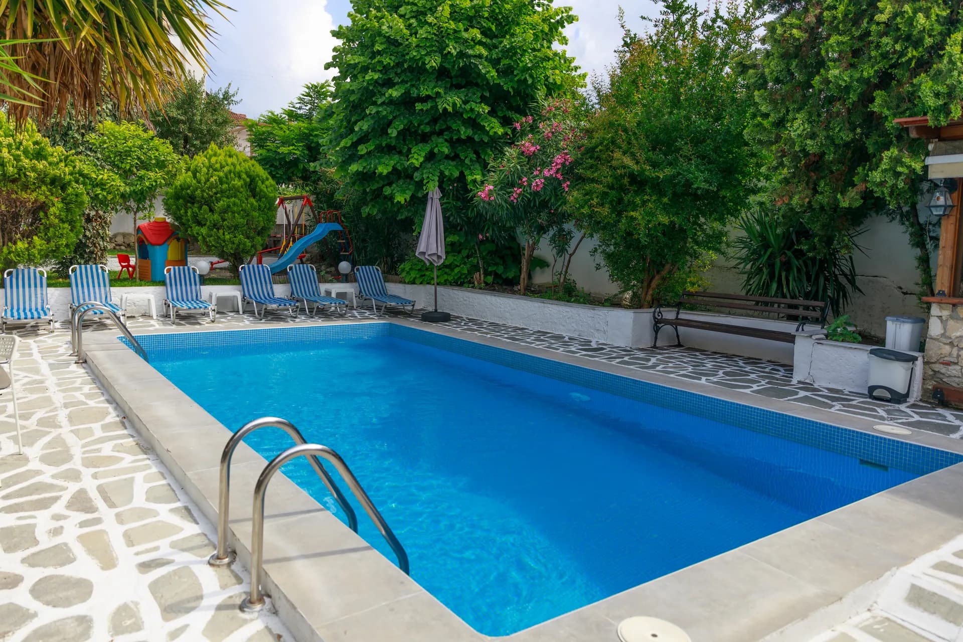 Apartamentul Breeze — Swimming pool